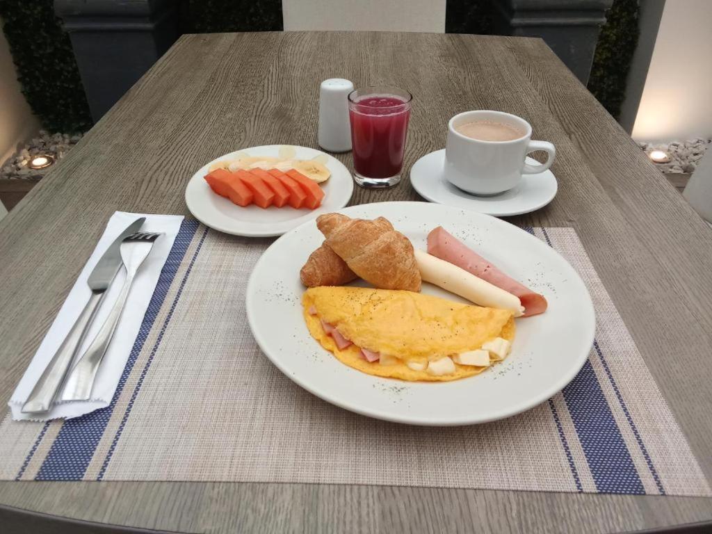 Hotel Castellana 100 Bogota By Hoteles Confort 80 Hotel